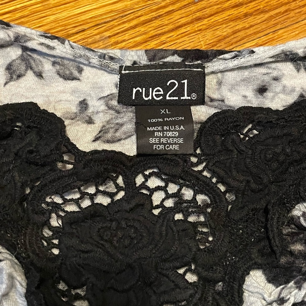 Xl Rue21 Floral Top - Picture 2 of 4